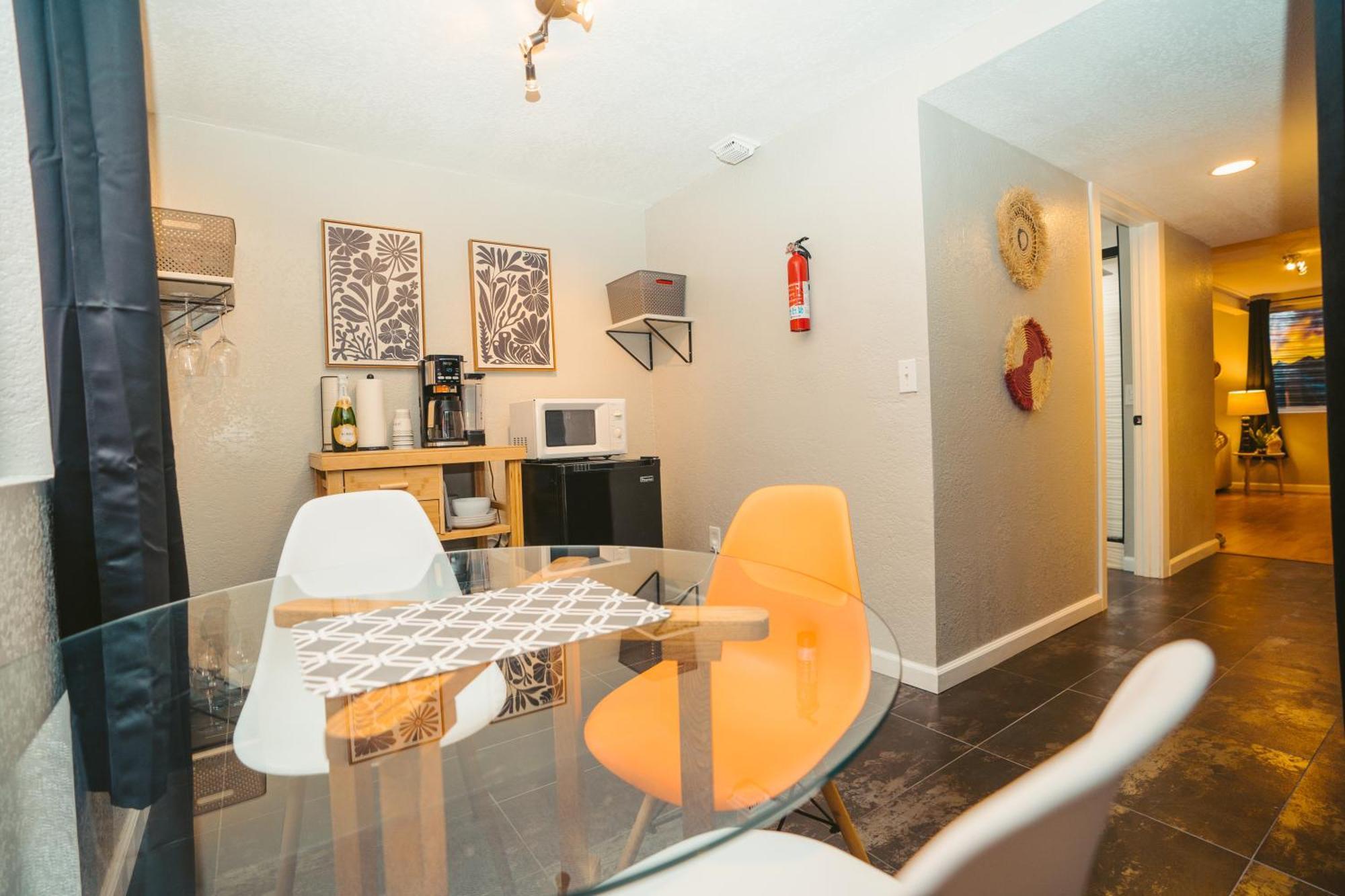 Windsor Retreat Private Basement Suite Денвер Экстерьер фото