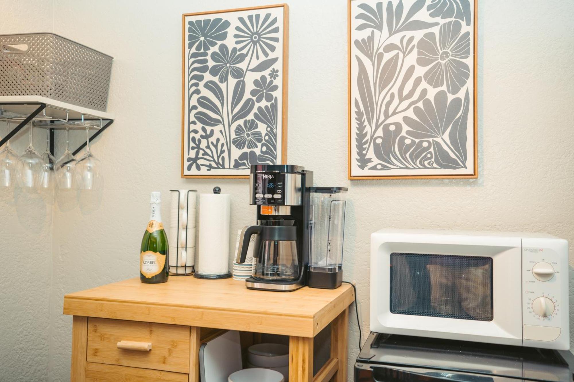 Windsor Retreat Private Basement Suite Денвер Экстерьер фото