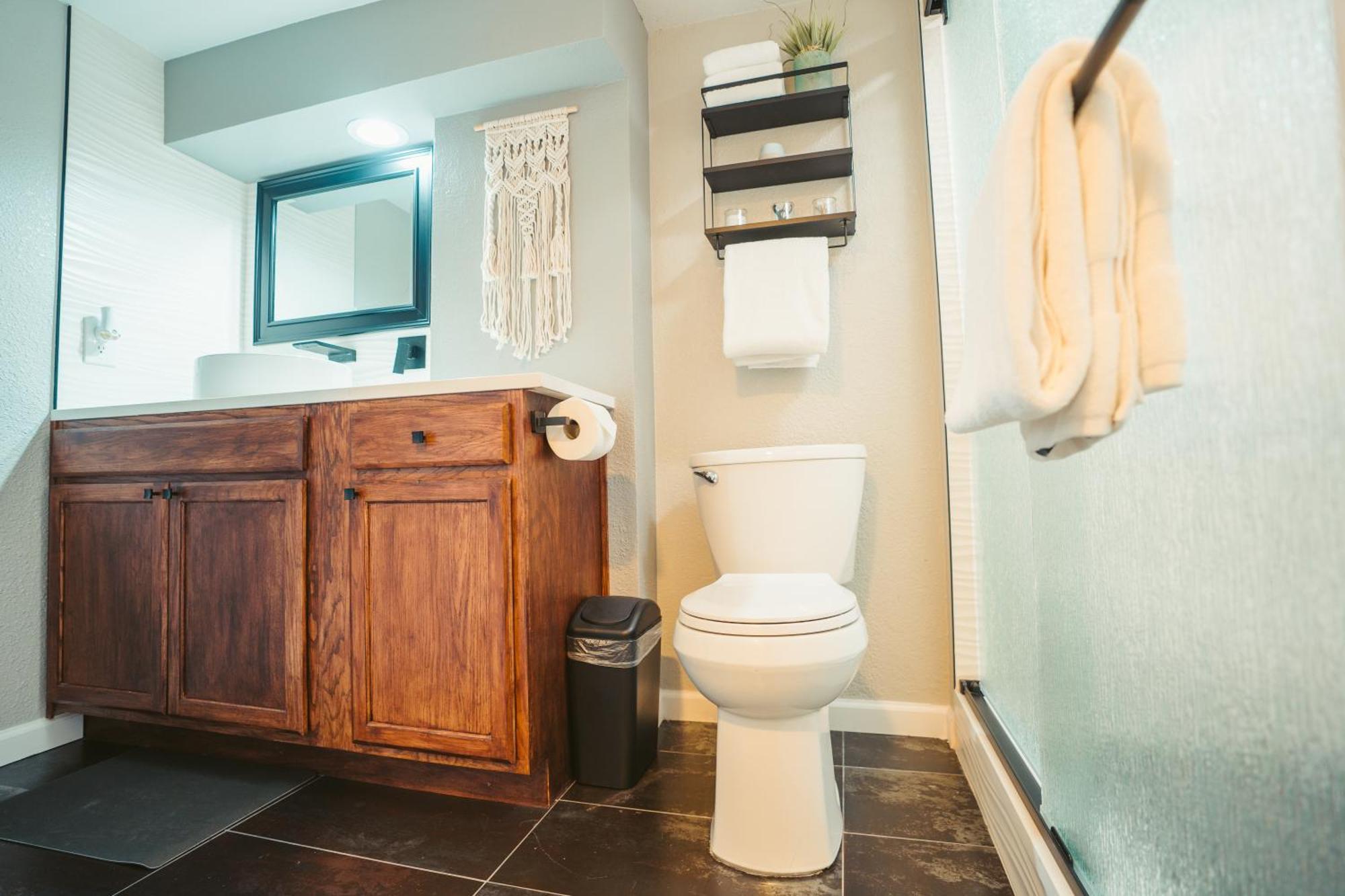 Windsor Retreat Private Basement Suite Денвер Экстерьер фото